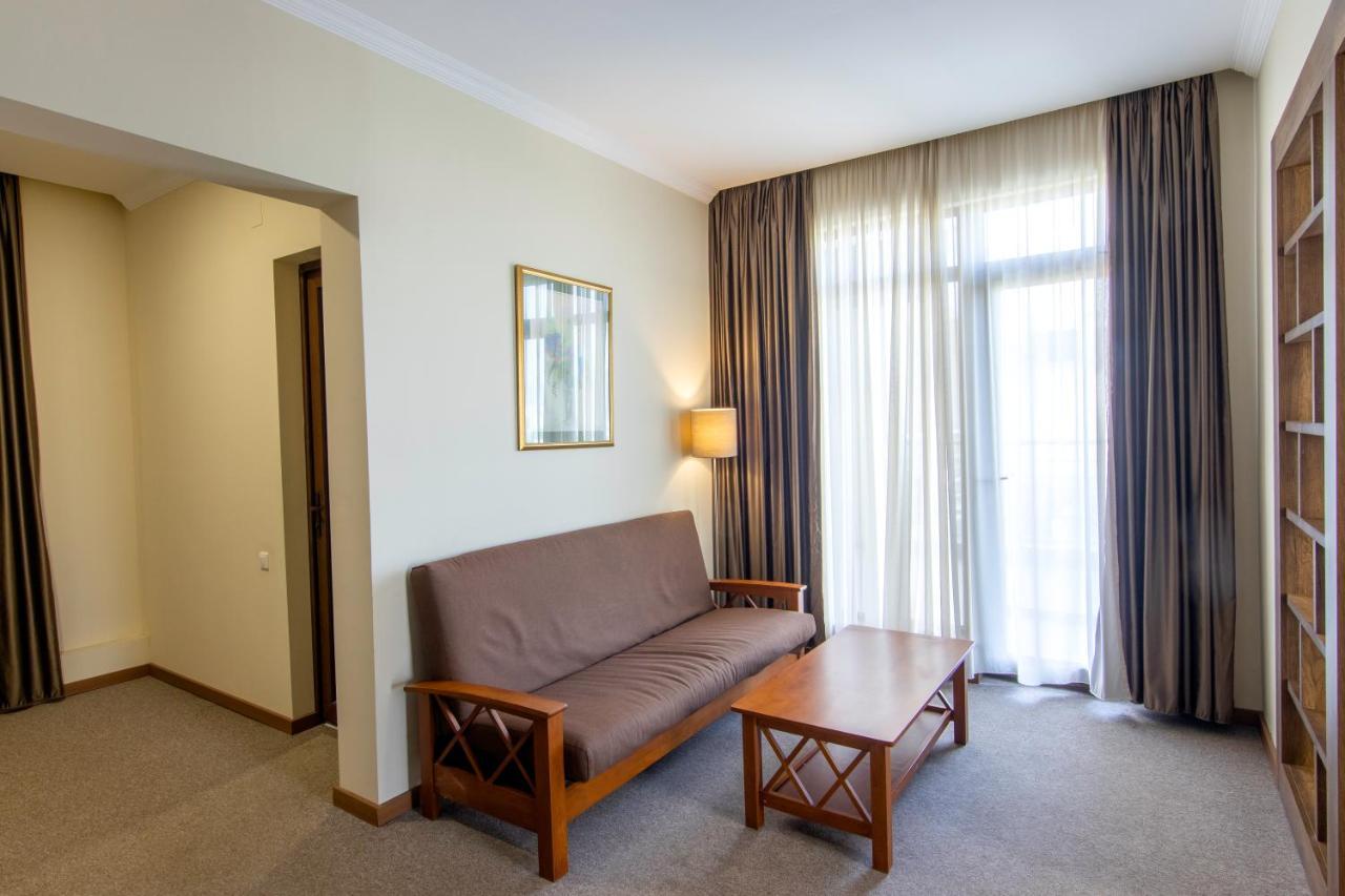 Hotel Beaumonde Garden Tbilisi Exteriör bild