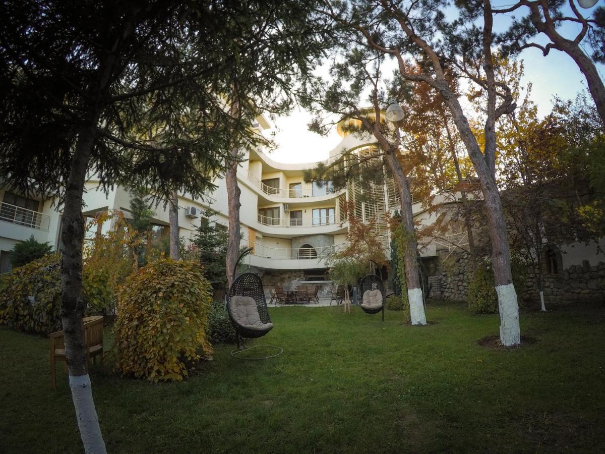 Hotel Beaumonde Garden Tbilisi Exteriör bild